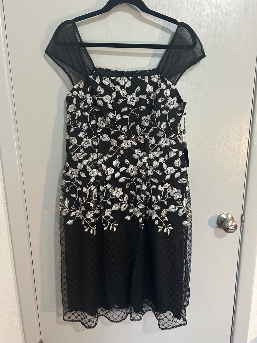 NWT Adrianna Papell Black Silver Floral Embroidered Midi Cocktail Dress 12